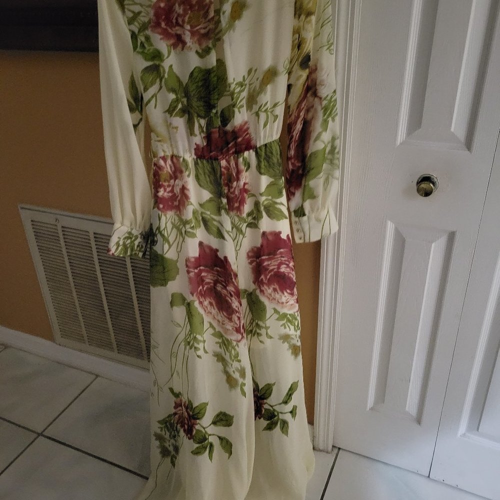Adorable Floral Printed Chiffon Wrapped A-Line Maxi Xtaren Dress.